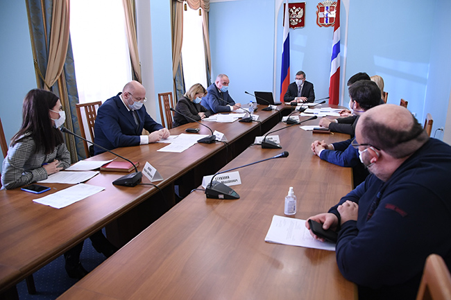 «Милые дамы, спуститесь на землю»: омский губернатор устроил разнос Минздраву #Омск #Общество #Сегодня