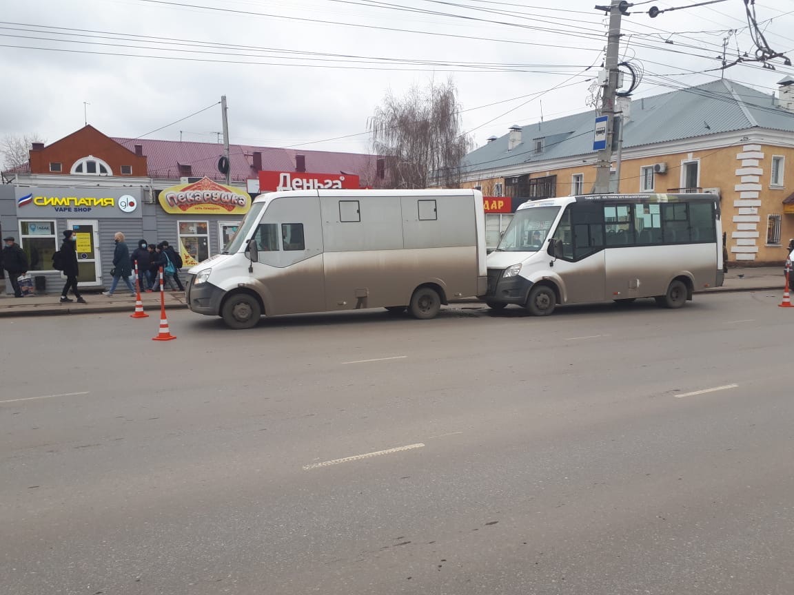 В ДТП с двумя маршрутками в Омске пострадала пенсионерка #Омск #Общество #Сегодня