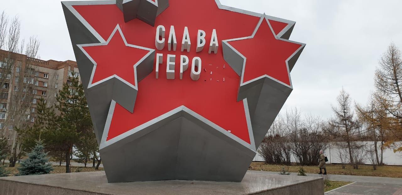 В Омске вандалы повредили звезду на бульваре Победы #Омск #Общество #Сегодня