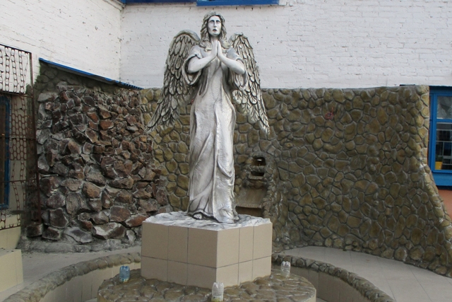 В омской колонии установили статую ангела #Новости #Общество #Омск