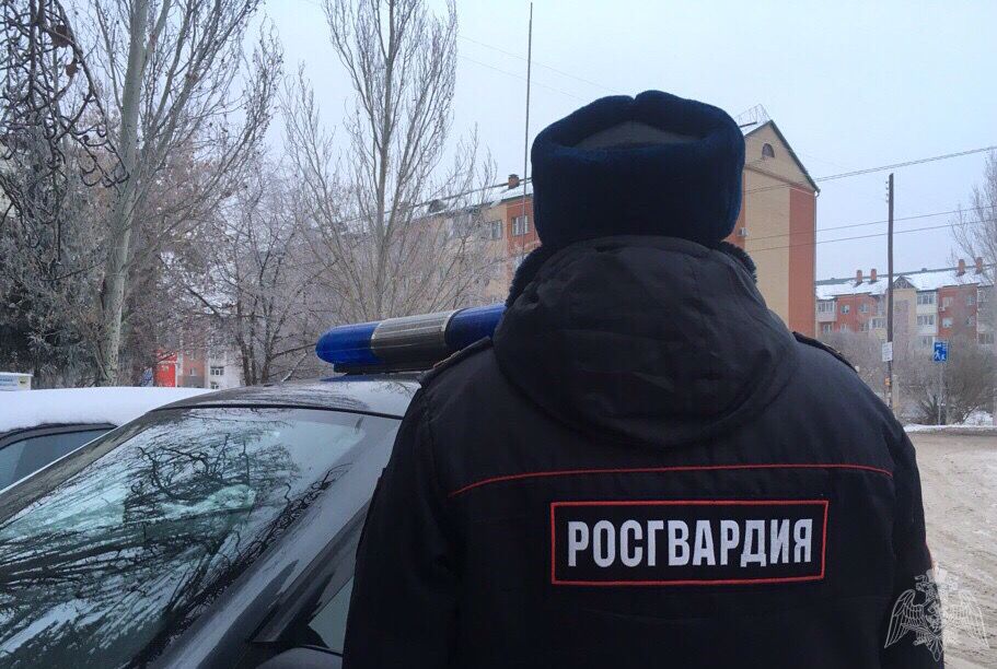 Омич пришел в школу, не понравился вахтеру и оказался в полиции #Омск #Общество #Сегодня