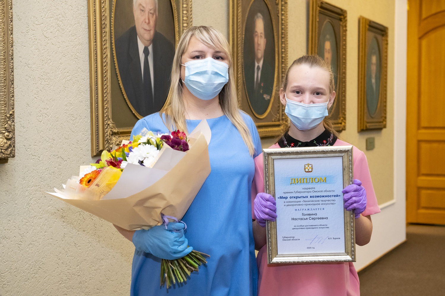 Юные омичи с особенностями здоровья получили премию омского губернатора #Новости #Общество #Омск