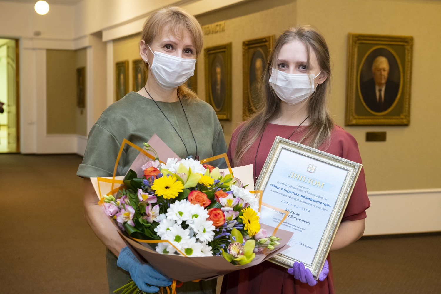 Юные омичи с особенностями здоровья получили премию омского губернатора #Новости #Общество #Омск
