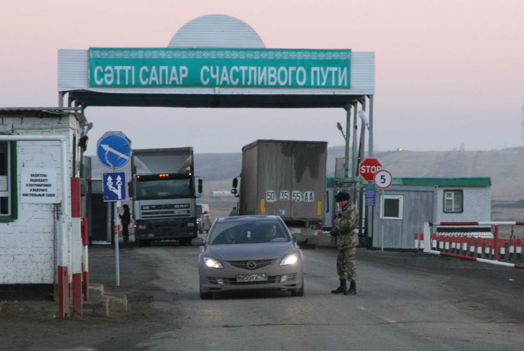 Власти намерены ограничить число перевозчиков по маршруту Омск-Казахстан