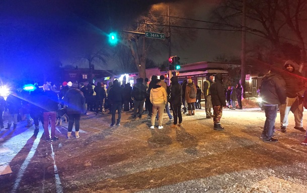 В Миннеаполисе начались протесты после убийства полицейскими мужчины
