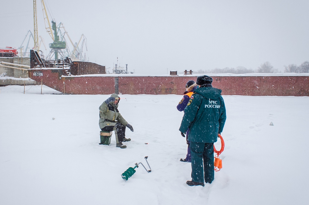 Спасатели напомнили омским рыбакам об опасностях на толстом льду #Новости #Общество #Омск