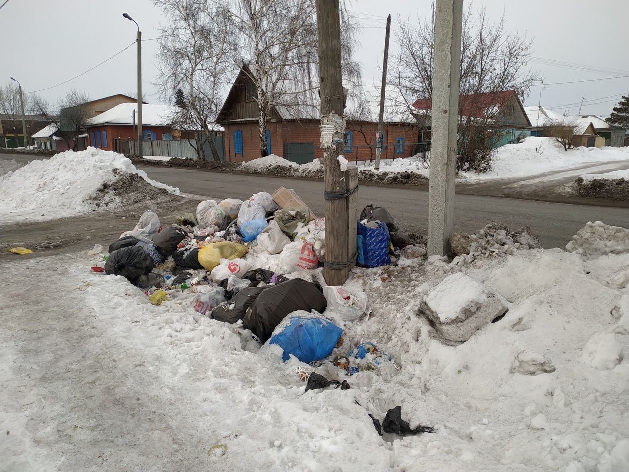 Омские УК наказывают за бардак возле жилых домов #Омск #Общество #Сегодня