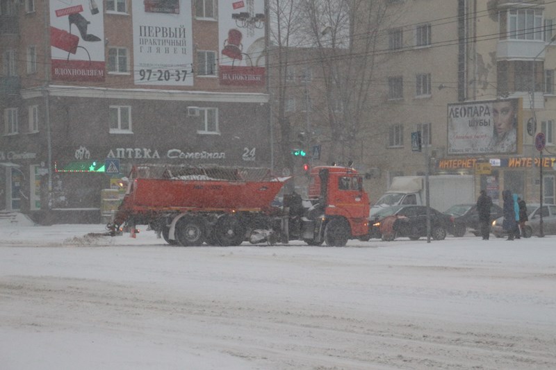 Омских водителей предупреждают о снегопаде и гололеде #Омск #Общество #Сегодня