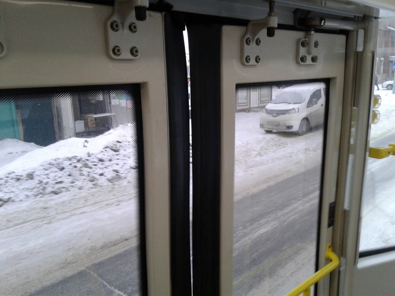 В Омске в новом трамвае «Спектр» заедают двери #Омск #Общество #Сегодня