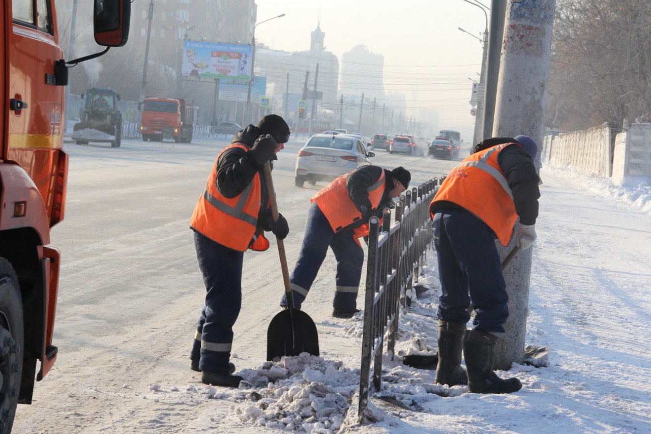 Омские чиновники проехали по городу и посмотрели на неубранный снег #Омск #Общество #Сегодня