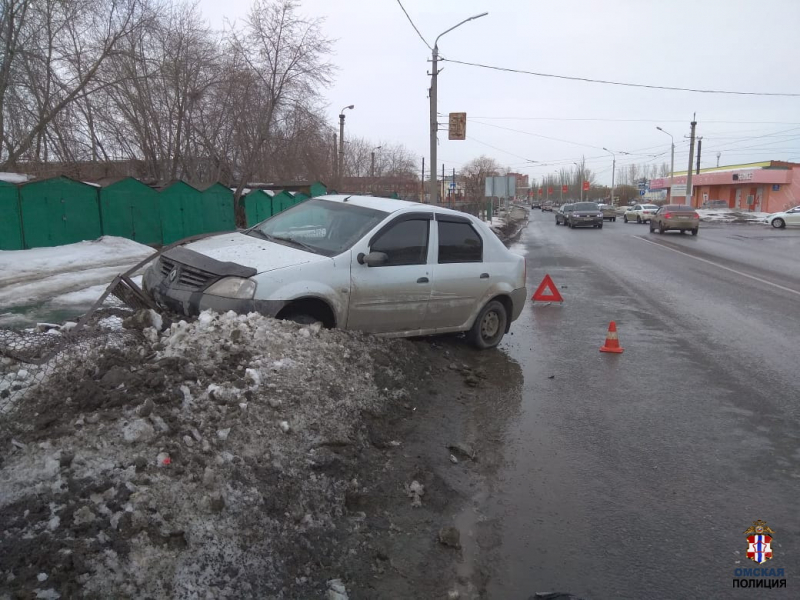 Двое омичей помогли задержать пьяного водителя: он пытался сбежать после ДТП #Омск #Общество #Сегодня