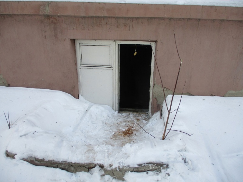 Омич украл у компании-банкрота 10 металлических дверей и продал их за копейки #Новости #Общество #Омск