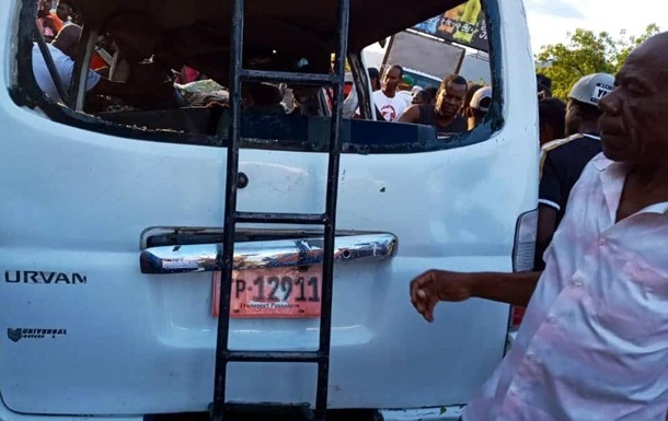 На Гаити при столкновении двух автобусов погиб 21 человек