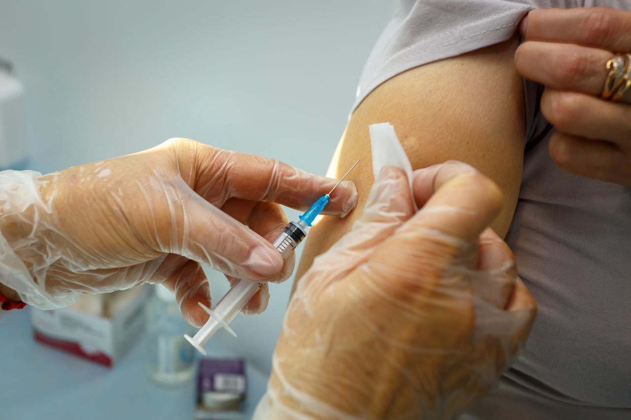 Тем, кто отказывается вакцинироваться, посоветовали сменить работу #Новости #Общество #Омск