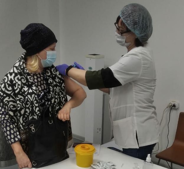 Более 7 тысяч омичей заболели ковидом после вакцинации #Новости #Общество #Омск