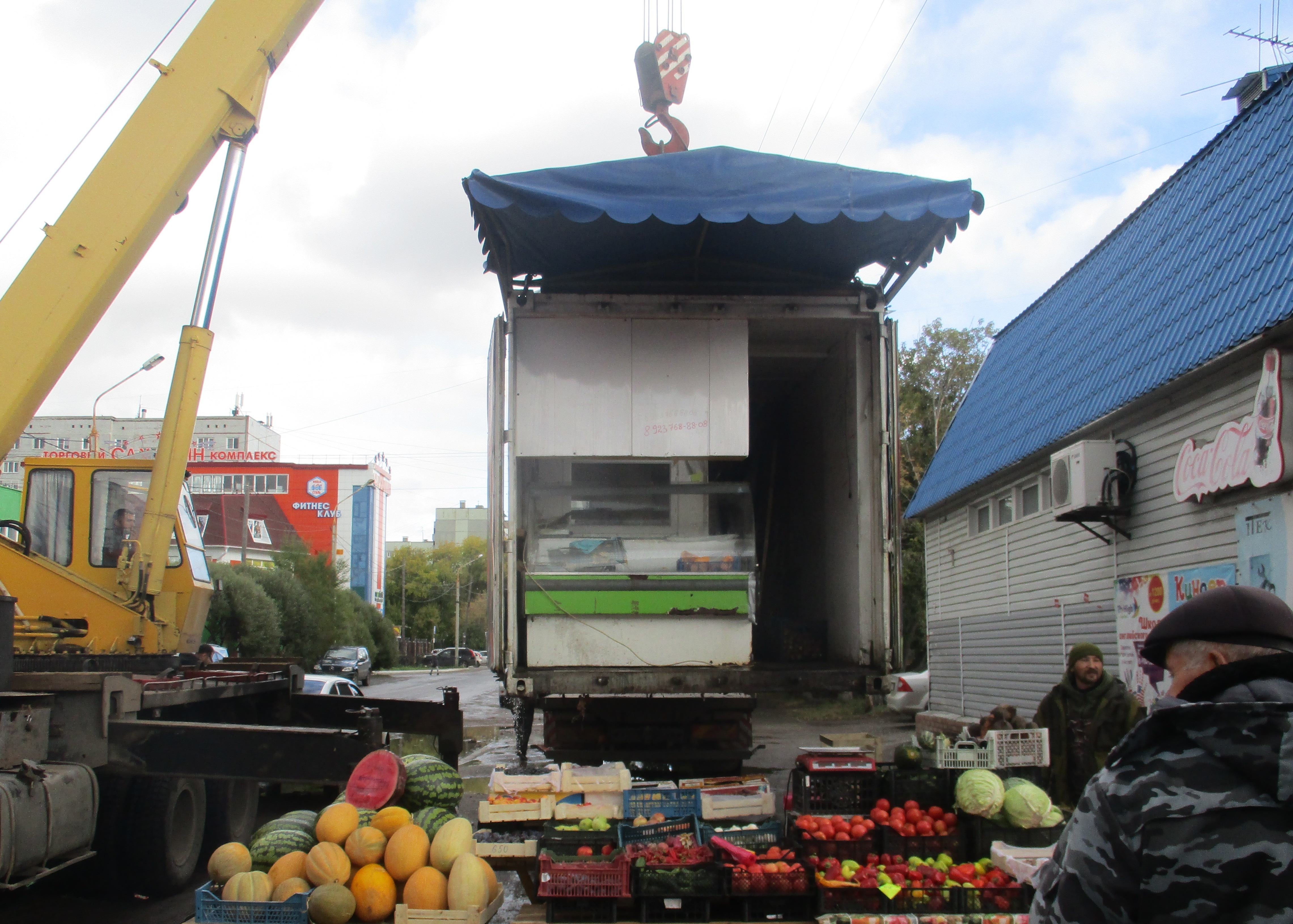 В Омске продолжают убирать незаконные торговые павильоны #Омск #Общество #Сегодня В Омске продолжают убирать незаконные торговые павильоны #Омск #Общество #Сегодня
