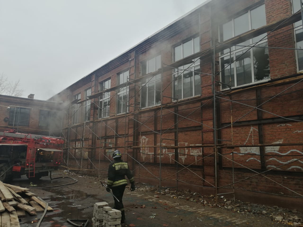 В омской гимназии произошел крупный пожар #Омск #Общество #Сегодня В омской гимназии произошел крупный пожар #Омск #Общество #Сегодня
