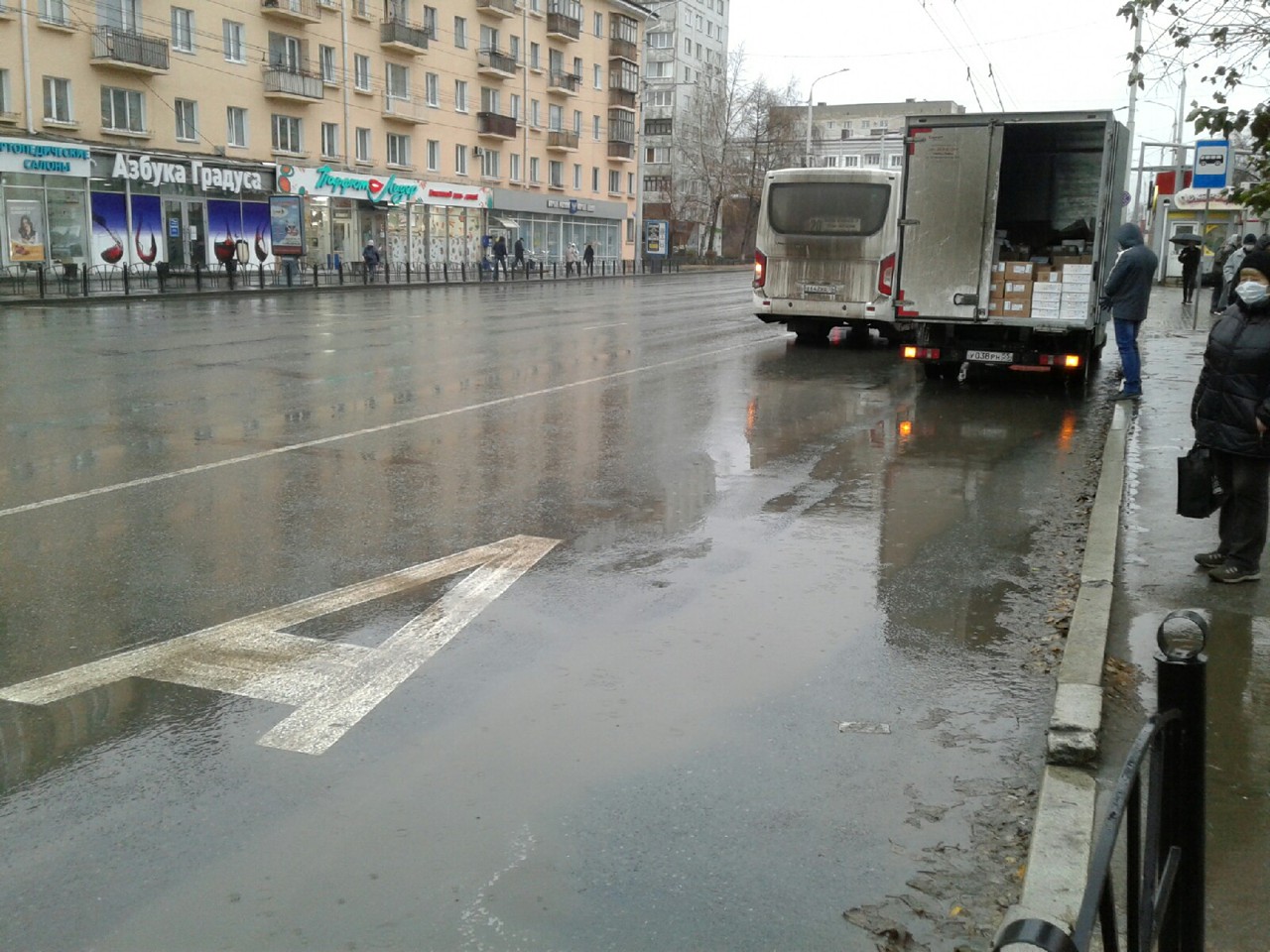 На Богдана Хмельницкого в Омске хотят сделать «выделенку» #Новости #Общество #Омск