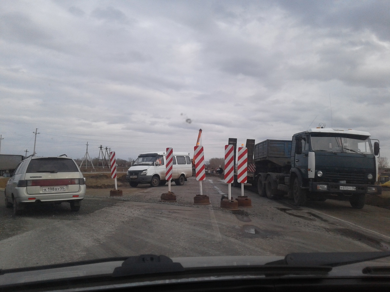 Трассу под Омском перекрыли из-за замены трубы #Омск #Общество #Сегодня Трассу под Омском перекрыли из-за замены трубы #Омск #Общество #Сегодня