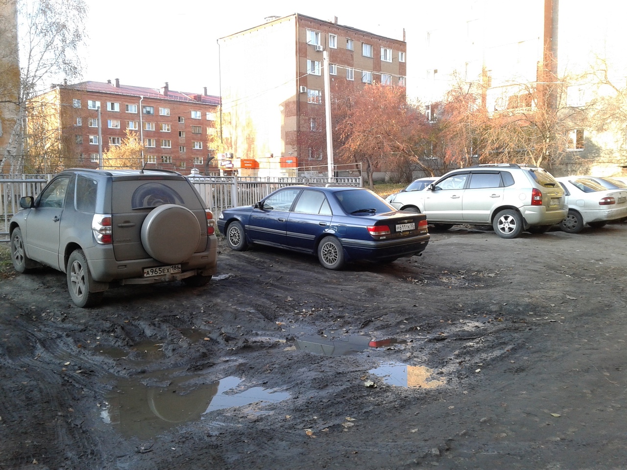 Омск превратился в город, где негде поставить машину #Омск #Общество  #Сегодня