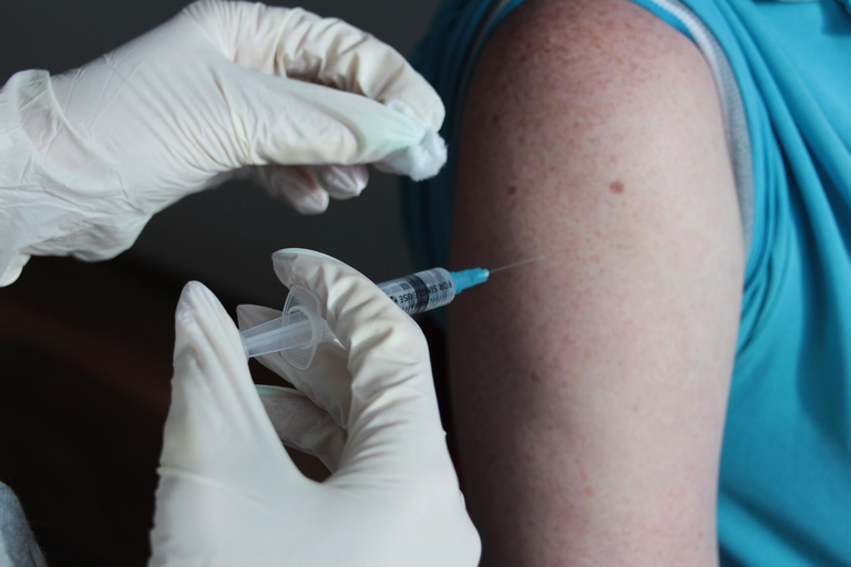 Вакцинацию от коронавируса хотят сделать обязательной #Новости #Общество #Омск
