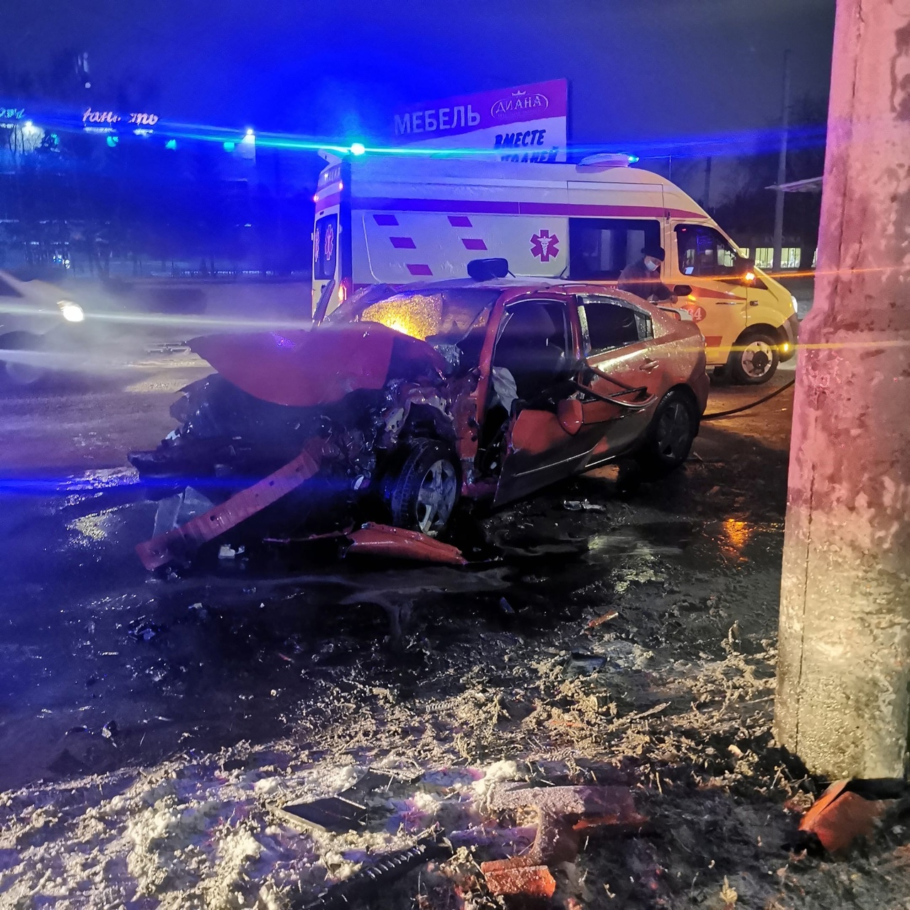 Молодые омичи на иномарке врезались в электрический столб: есть погибшие #Омск #Общество #Сегодня
