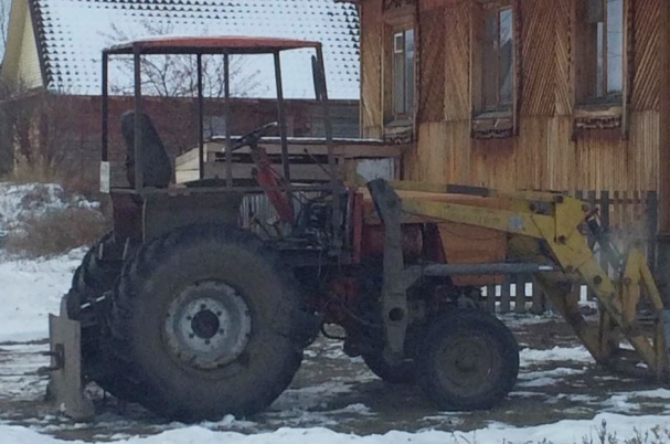 Житель Омской области сел на чужой трактор и задавил человека #Новости #Общество #Омск
