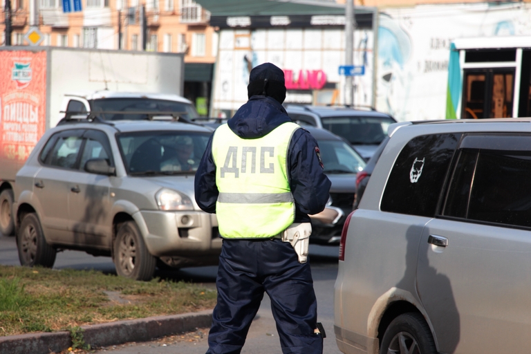 Омский полицейский отпустил пьяного водителя и теперь может сесть в тюрьму #Новости #Общество #Омск