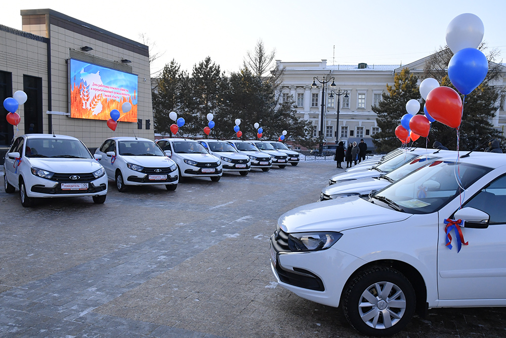 Сразу 16 омичей сегодня бесплатно получили новые автомобили #Новости #Общество #Омск Сразу 16 омичей сегодня бесплатно получили новые автомобили #Новости #Общество #Омск