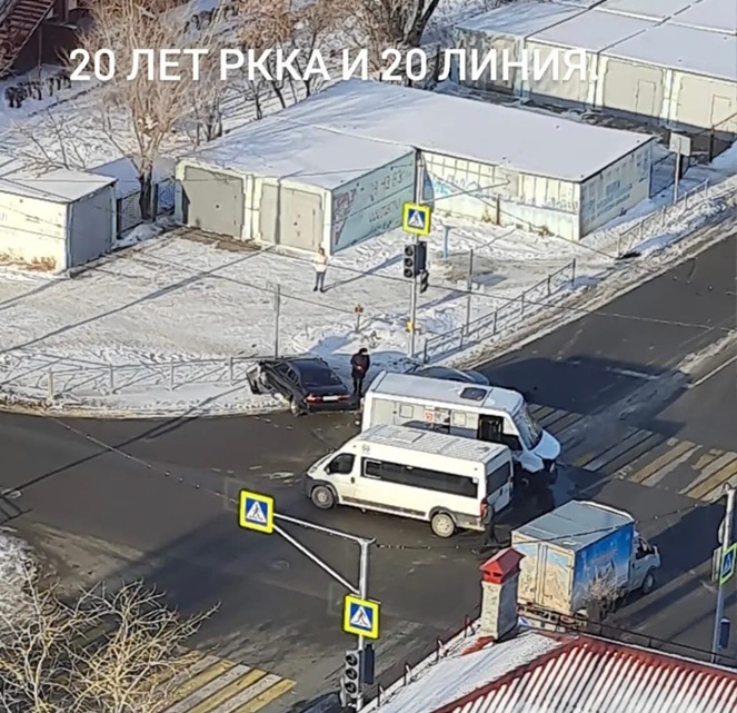 В Омске из-за неработающего светофора произошло массовое ДТП #Новости #Общество #Омск
