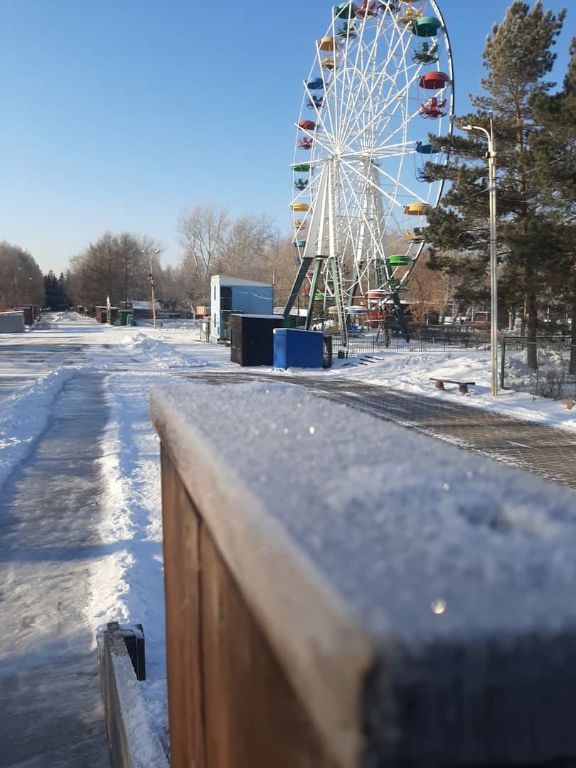 Из-за аномального потепления в омских парках запустили аттракционы #Омск #Общество #Сегодня