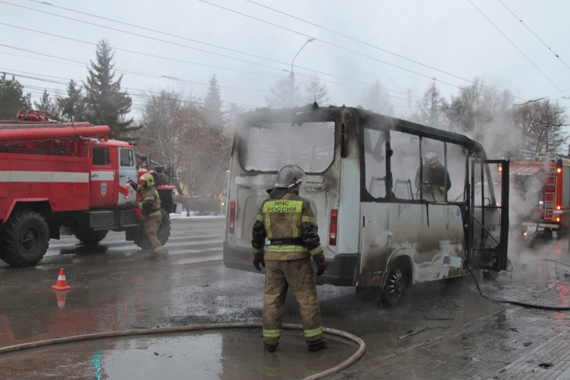 В центре Омска загорелась маршрутка с пассажирами #Новости #Общество #Омск