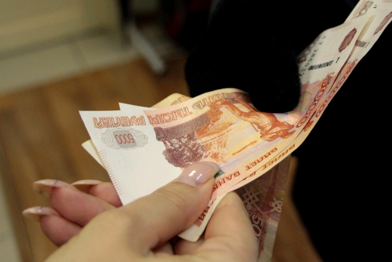Желая стать инвестором, омичка потеряла миллион #Омск #Общество #Сегодня