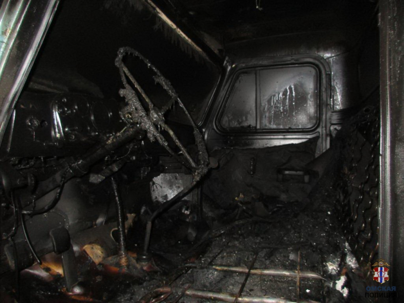 Житель Омской области был раздражен и сжег чужую машину #Новости #Общество #Омск
