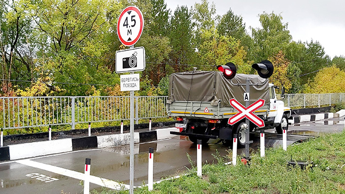В Омске будущие водители на специальном макете учатся пересекать переезды #Новости #Общество #Омск В Омске будущие водители на специальном макете учатся пересекать переезды #Новости #Общество #Омск