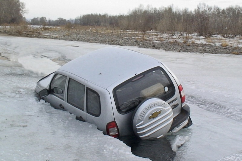 На севере Омской области ушел под лед автомобиль #Омск #Общество #Сегодня