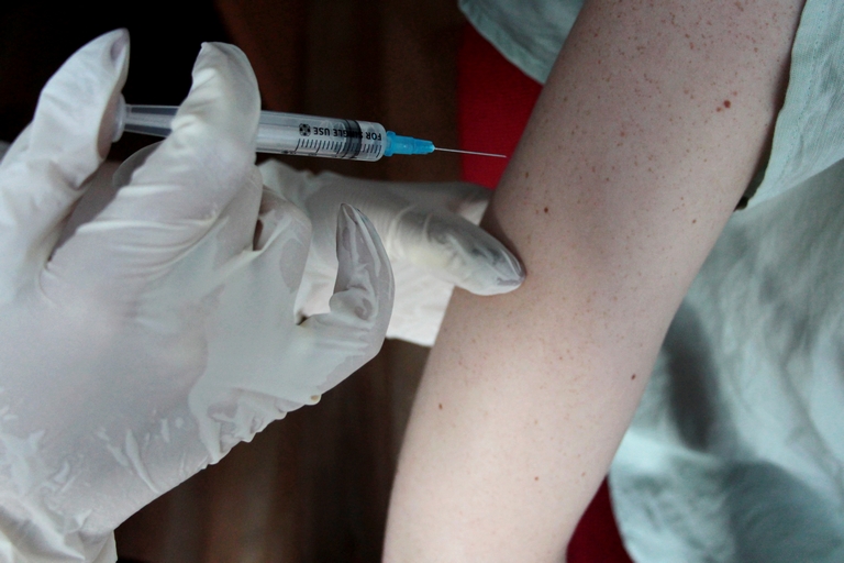 Омским чиновникам дали выходной после прививки от коронавируса #Омск #Общество #Сегодня