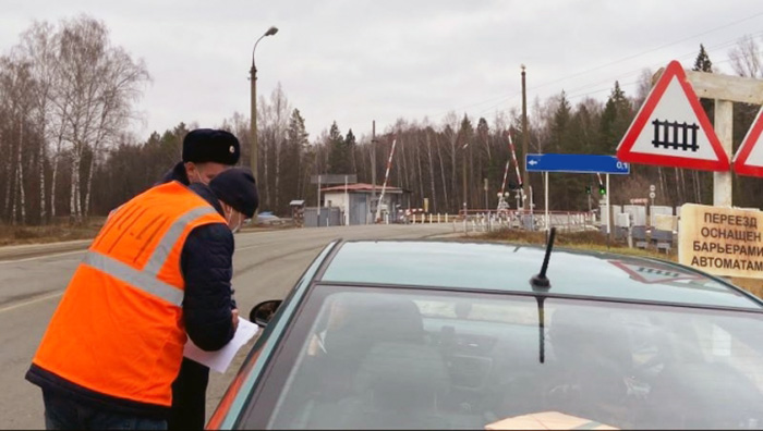 Омским водителям напомнили о бдительности при пересечении переездов #Омск #Общество #Сегодня