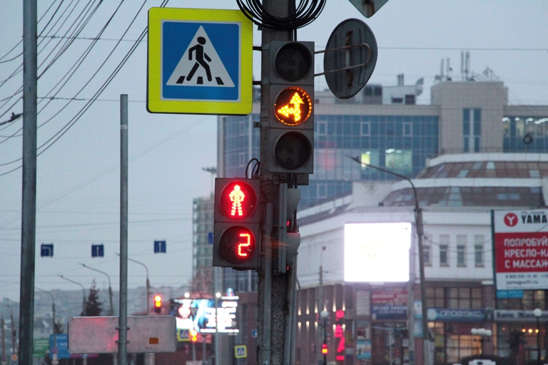 На окраине Омска изменили работу светофора #Омск #Общество #Сегодня