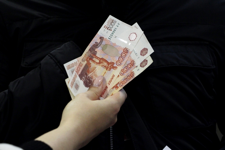 Казахстанец пытался сбыть в Омске поддельные деньги #Новости #Общество #Омск
