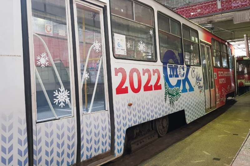 Трамваи в Омске стали «новогодними» #Новости #Общество #Омск