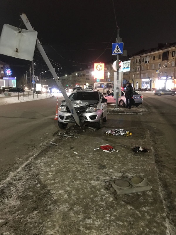 На островке безопасности у «Кристалла» снова сбили пешехода #Омск #Общество #Сегодня