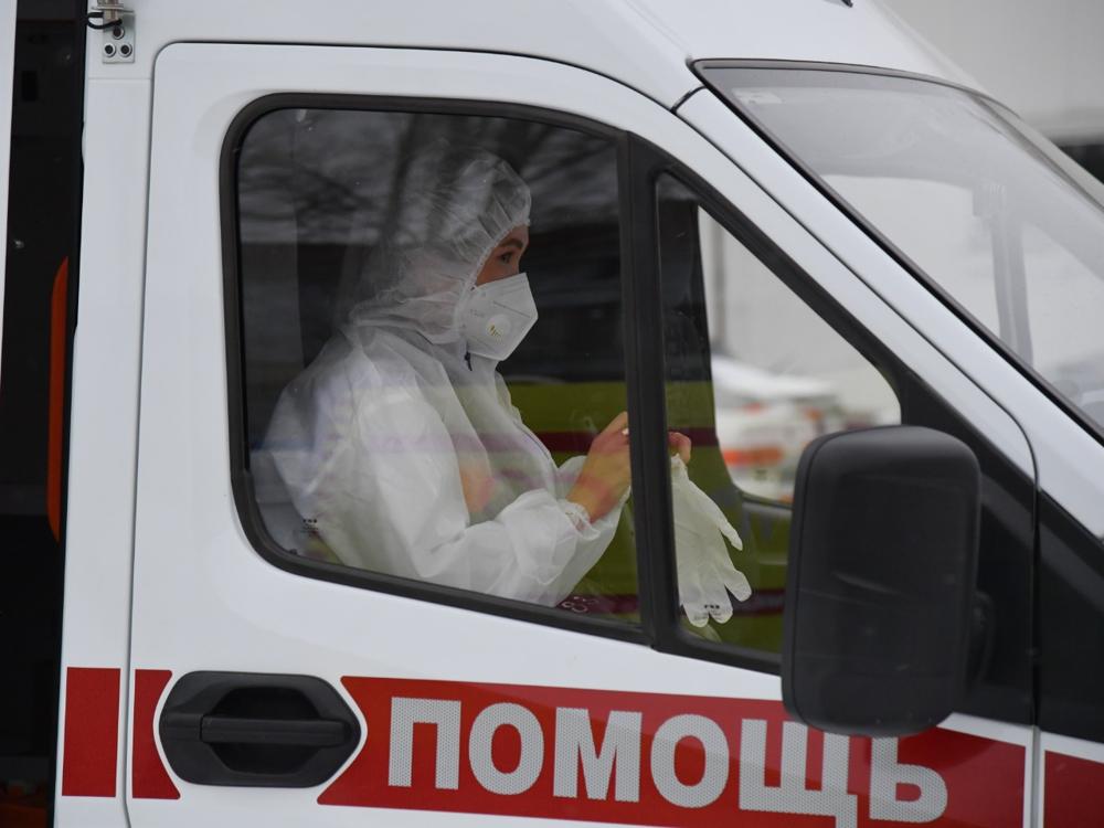 Один погиб, другой без сознания: омичи решили перейти дорогу на красный #Новости #Общество #Омск