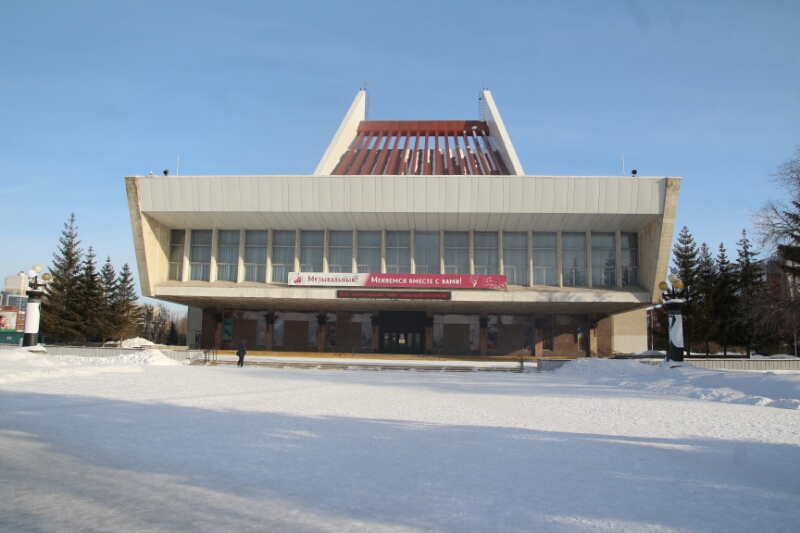 У Музыкального театра в центре Омска хотят сделать движение по кольцу #Новости #Общество #Омск