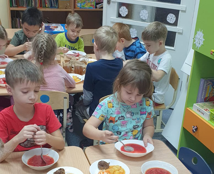 «Берем «на слабо»: омский психолог рассказала, как накормить ребенка кашей #Омск #Общество #Сегодня