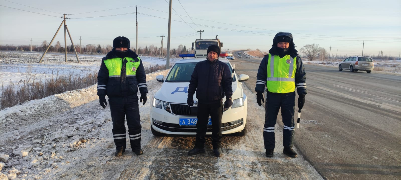 На омских дорогах чуть не замерзли два водителя #Омск #Общество #Сегодня
