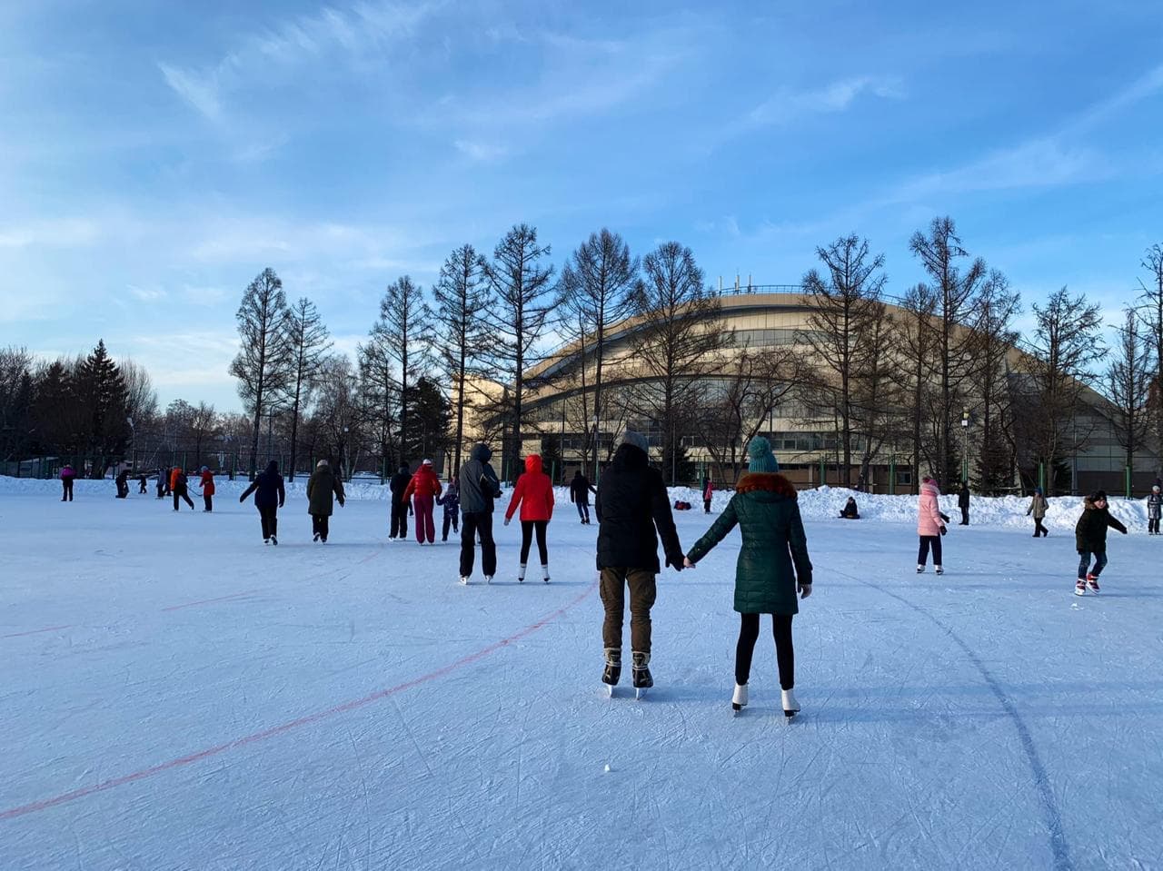 Омичам напомнили, где на новогодних выходных можно покататься на коньках и с горок #Омск #Общество #Сегодня