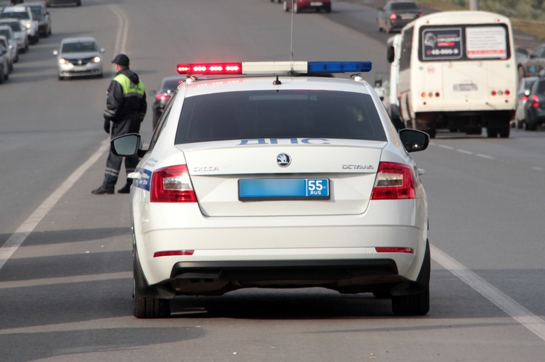 Пострадал ребенок: устроивший ДТП омич бросил машину и ушел #Новости #Общество #Омск