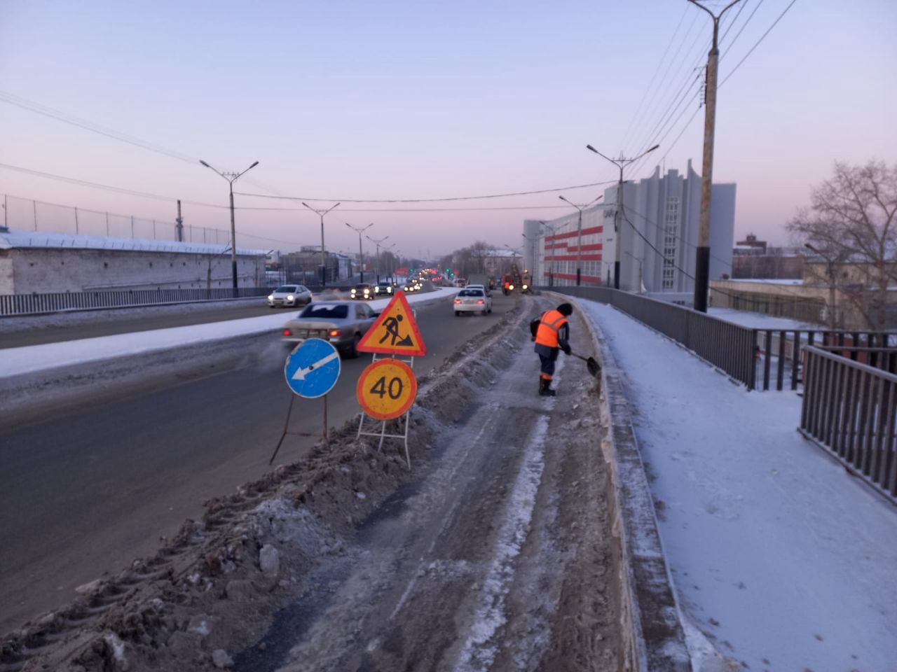За первые дни года с омских дорог вывезли 14 тысяч кубометров снега #Новости #Общество #Омск