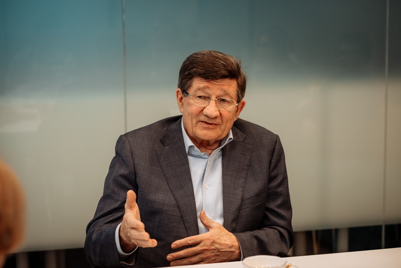 Двораковский пожелал Шелесту «доброжелательной обстановки» #Омск #Общество #Сегодня